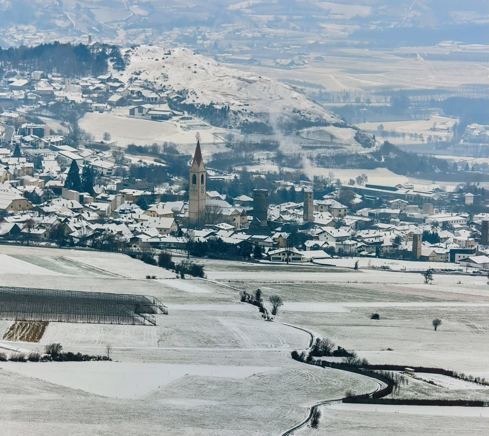 Malserheide_Winter Winterlandschaft Obervinschgau mit Blick auf Mals und den Tartscher Bühel